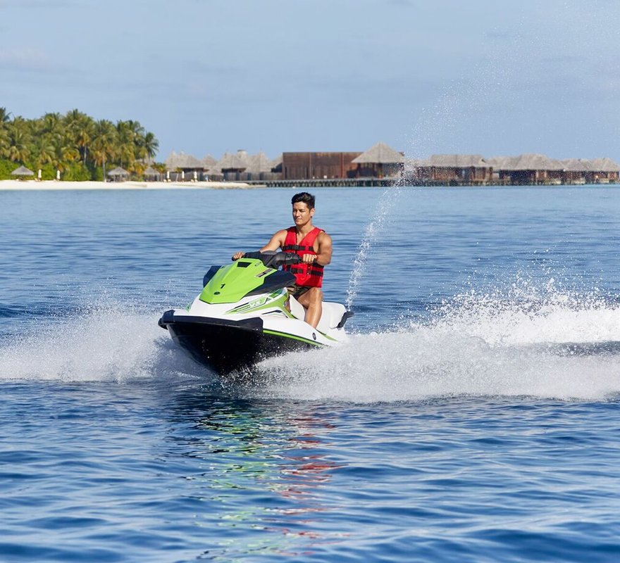 man-on-jetski-880×800